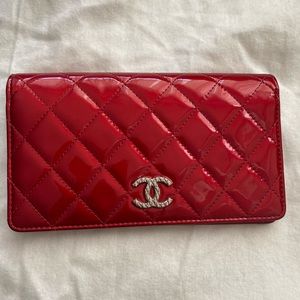 CHANEL Red L-Yen Bifold Wallet